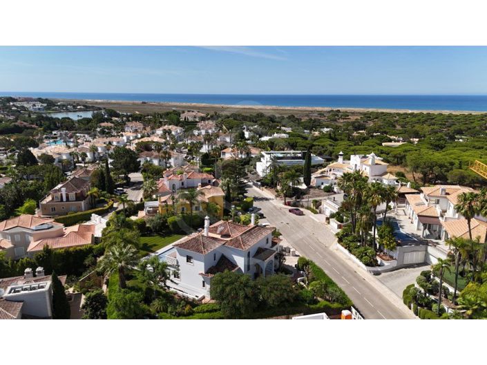 Image No.25-4 Bed House for sale