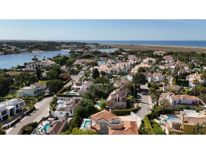 Image No.5-4 Bed House for sale