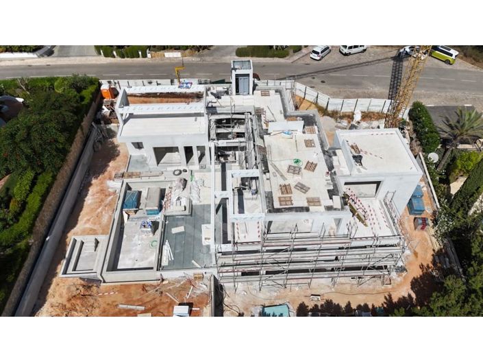 Image No.8-4 Bed House for sale