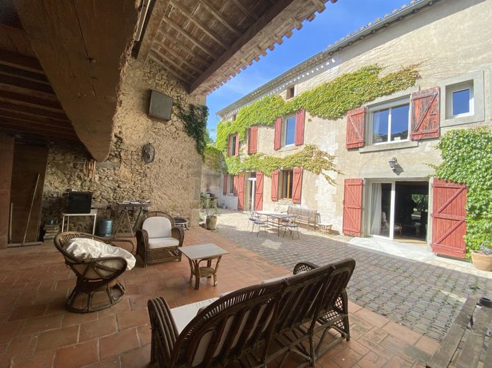 Image No.1-8 Bed House for sale