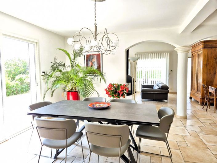 Image No.2-4 Bed House for sale