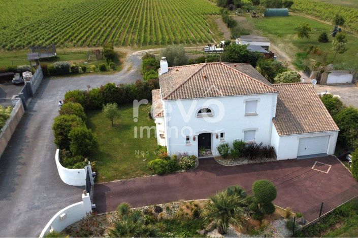 Image No.1-4 Bed House for sale