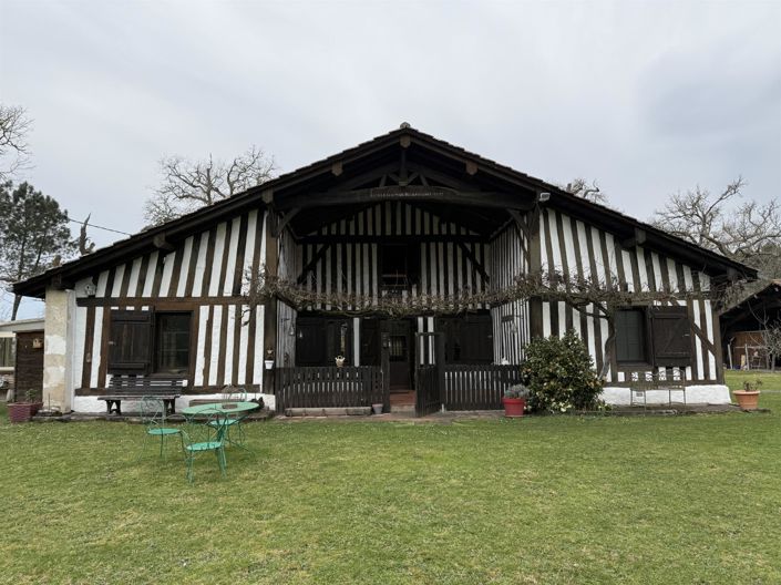 Image No.1-5 Bed House for sale