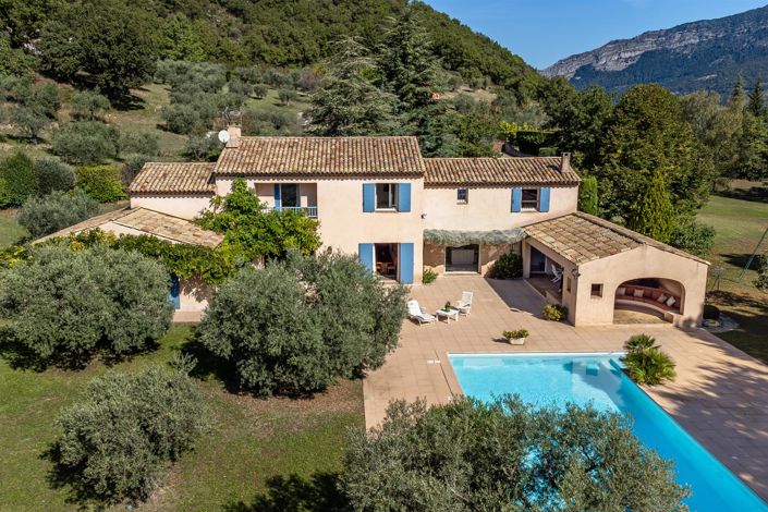 Image No.1-6 Bed House for sale