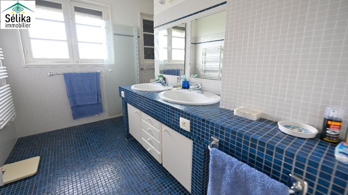 Image No.11-5 Bed House for sale