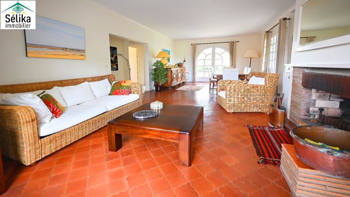 Image No.4-5 Bed House for sale