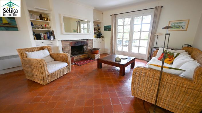 Image No.5-5 Bed House for sale