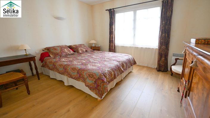 Image No.8-5 Bed House for sale