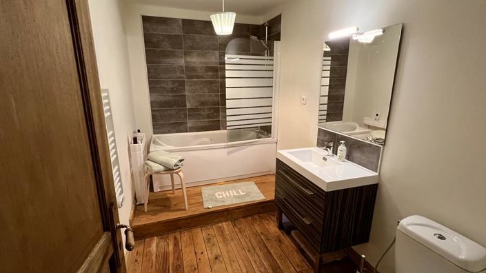 Image No.18-6 Bed House for sale