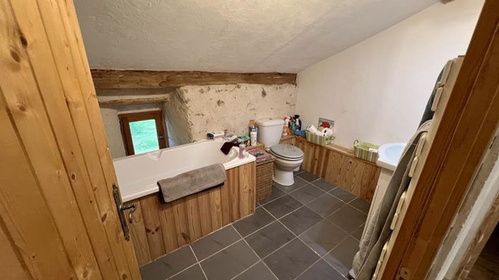 Image No.24-6 Bed House for sale