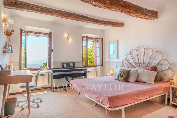 Image No.17-8 Bed House for sale