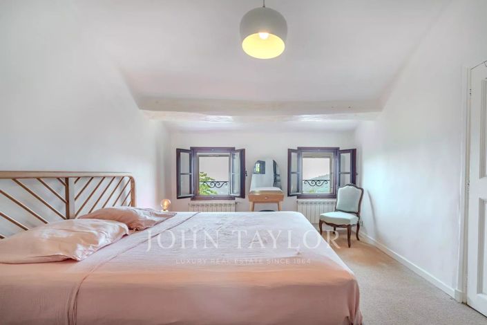 Image No.22-8 Bed House for sale