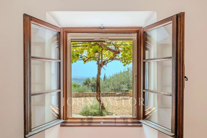 Image No.23-8 Bed House for sale