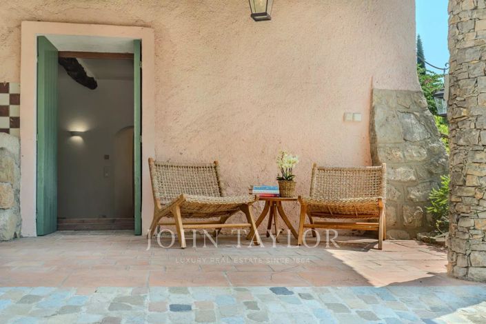 Image No.33-8 Bed House for sale