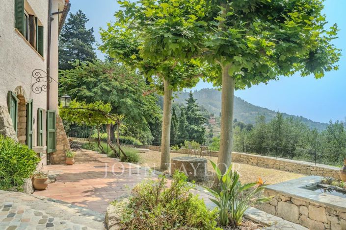 Image No.4-8 Bed House for sale