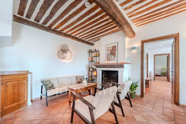 Image No.9-8 Bed House for sale