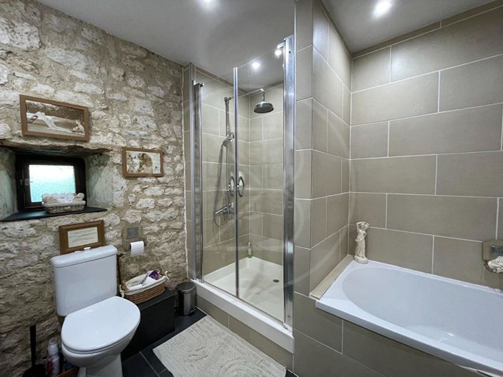 Image No.8-9 Bed House for sale