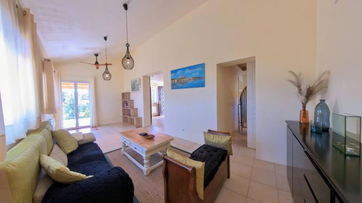 Image No.12-2 Bed House for sale