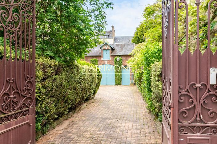 Image No.2-6 Bed Property for sale