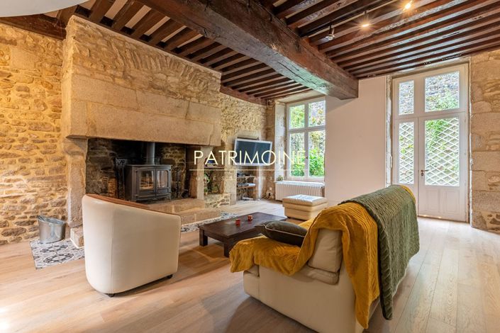 Image No.5-6 Bed Property for sale