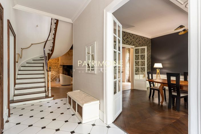 Image No.8-6 Bed Property for sale