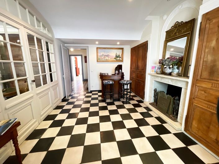 Image No.5-15 Bed House for sale