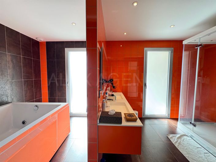 Image No.10-4 Bed House for sale