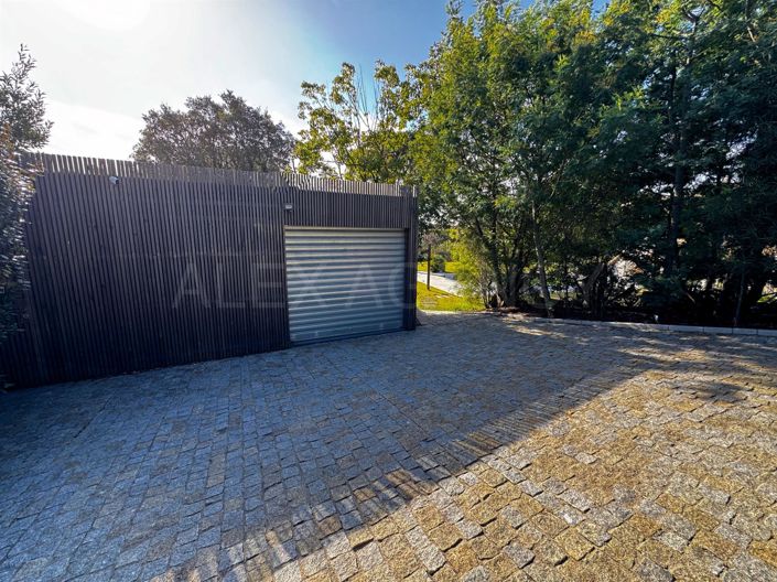 Image No.30-4 Bed House for sale