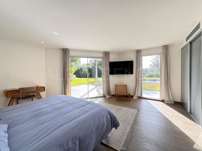 Image No.8-4 Bed House for sale