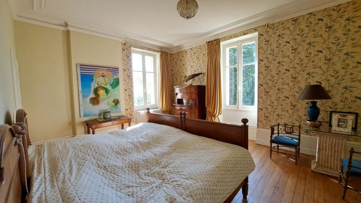 Image No.14-7 Bed Property for sale