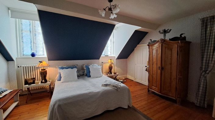 Image No.17-7 Bed Property for sale