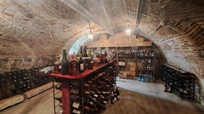 Image No.18-7 Bed Property for sale