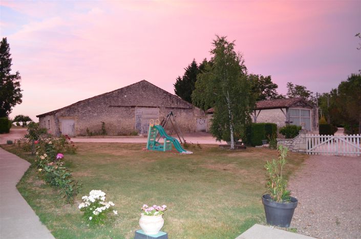 Image No.10-10 Bed Property for sale