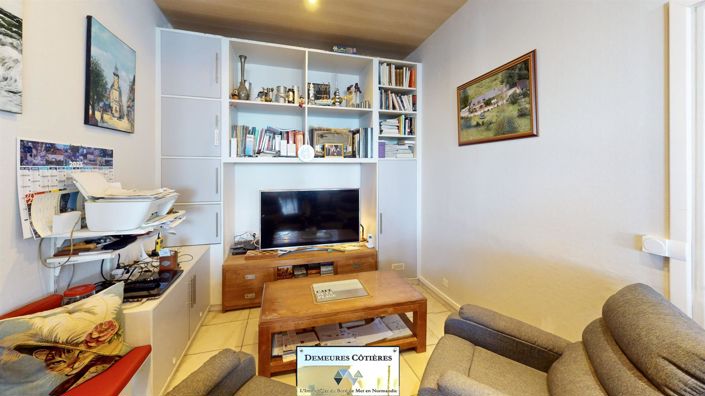 Image No.8-5 Bed House for sale