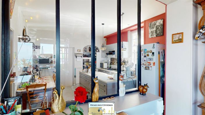 Image No.9-5 Bed House for sale