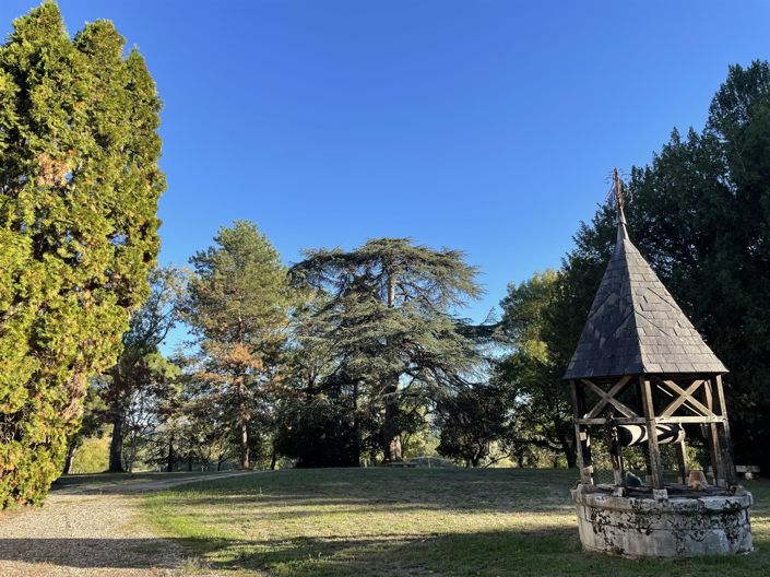 Image No.18-10 Bed House for sale