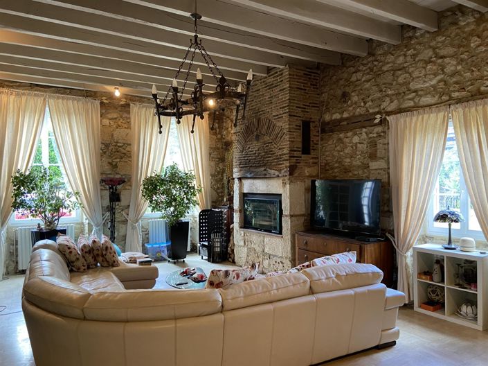 Image No.5-8 Bed House for sale