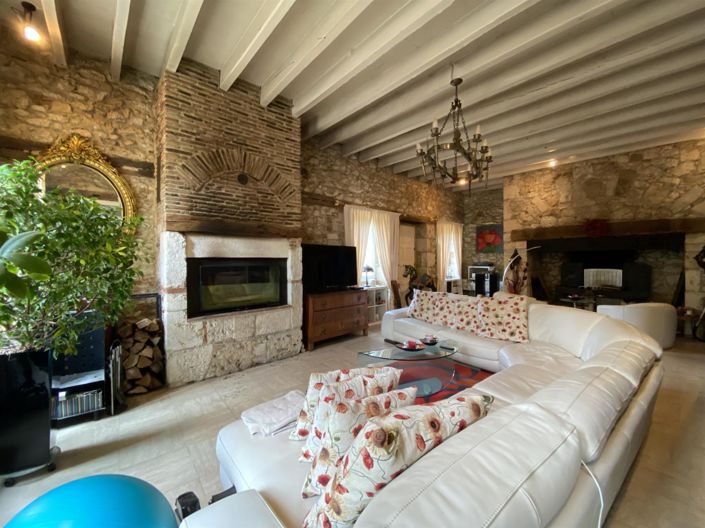 Image No.6-8 Bed House for sale