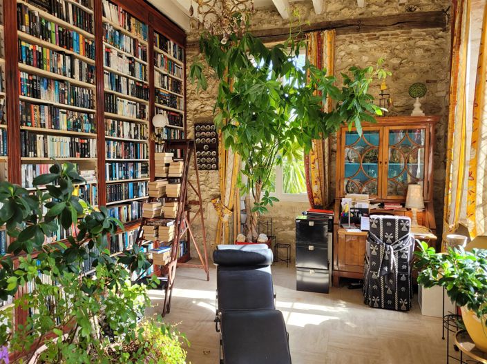 Image No.7-8 Bed House for sale