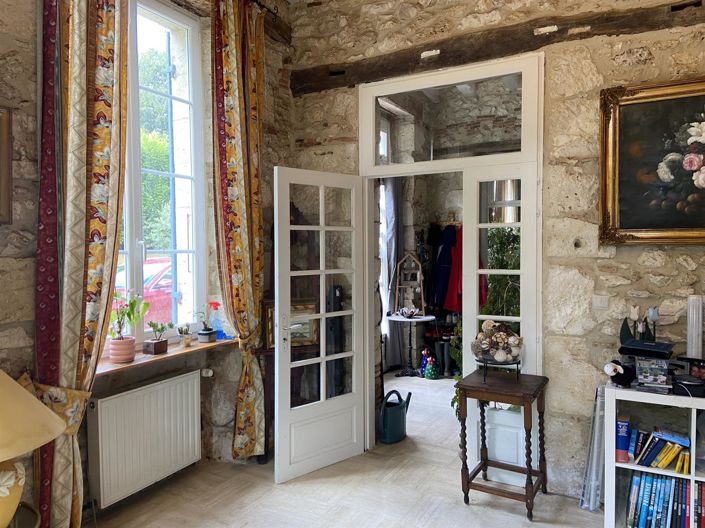 Image No.8-8 Bed House for sale