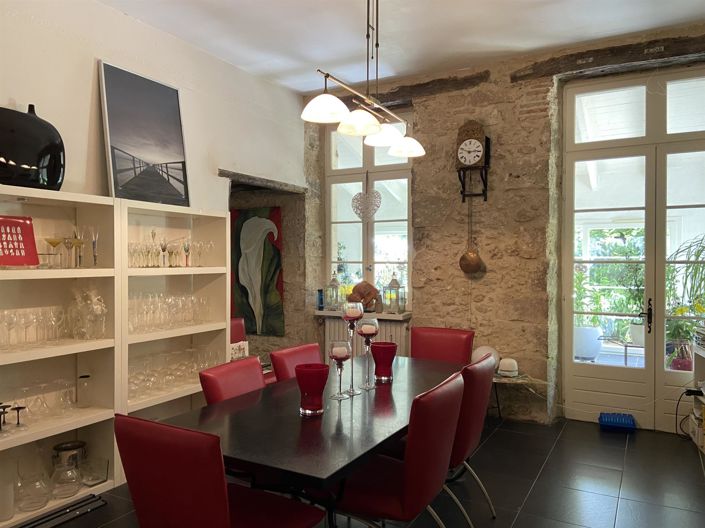 Image No.9-8 Bed House for sale