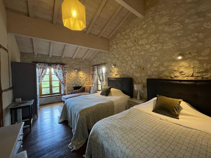 Image No.20-7 Bed House for sale