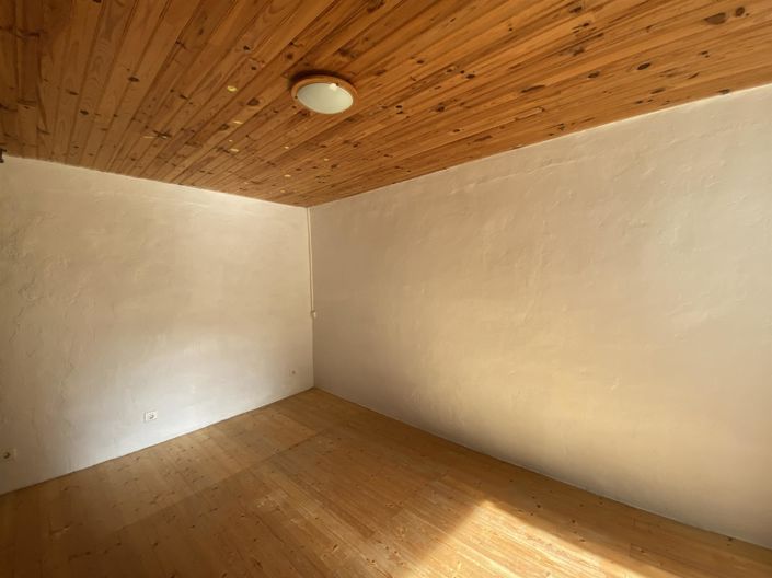 Image No.9-2 Bed House for sale