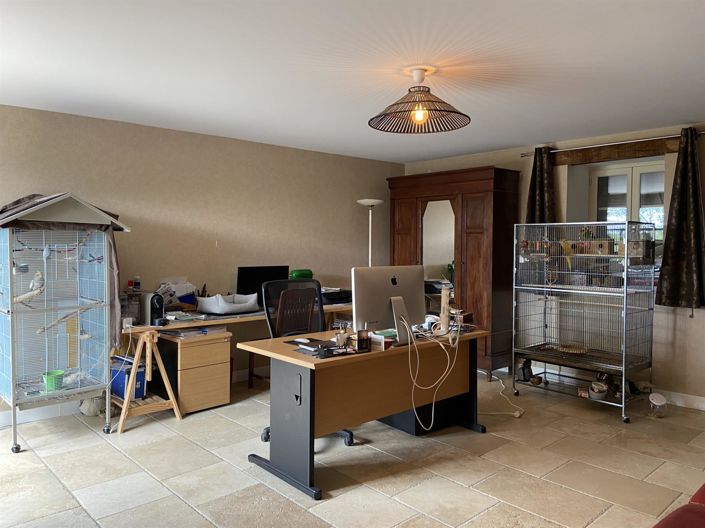 Image No.8-7 Bed House for sale