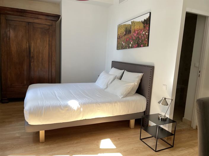 Image No.14-8 Bed House for sale