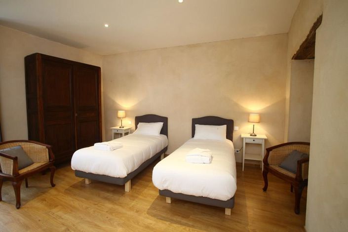 Image No.18-8 Bed House for sale