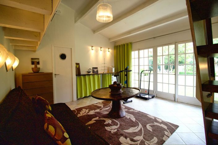 Image No.18-6 Bed House for sale