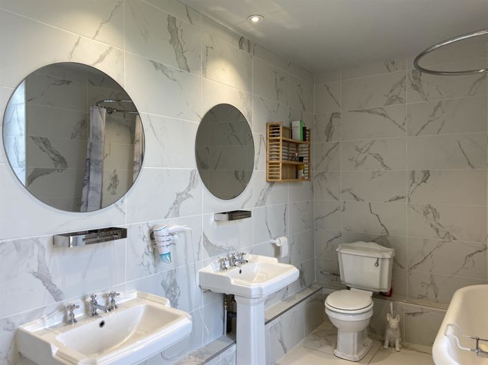 Image No.20-4 Bed House for sale