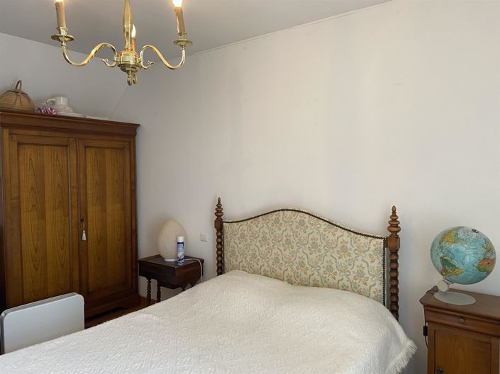 Image No.18-4 Bed House for sale