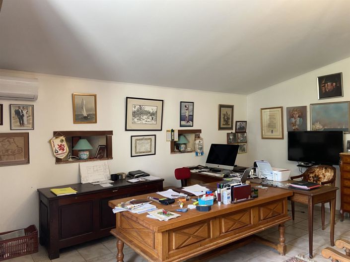 Image No.9-4 Bed House for sale